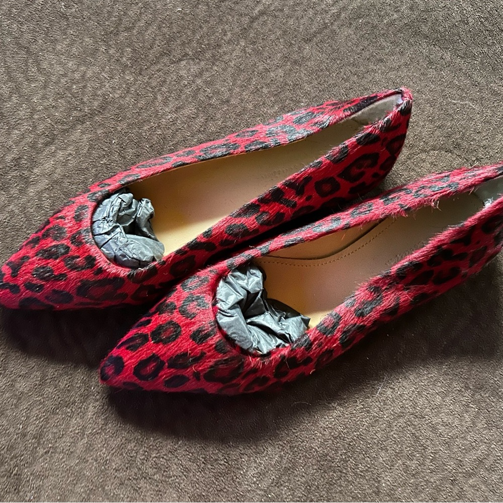 UGG Collection Stylish Red & Black Cow Hair Leopard Print Women's Shoes size 7